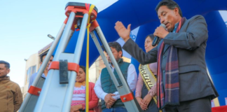 El pasado 12 de diciembre marcó un día significativo para los habitantes de la parroquia Licán, en el cantón Riobamba, con la colocación de la primera piedra para la construcción de la cubierta de las canchas deportivas.