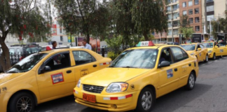 Se flexibilizan las normas para que los taxistas de unidades amarillas puedan retomar el uso de gas licuado de petróleo (GLP) en sus carros. El decreto al respecto se firmó este 20 de diciembre de 2024 en Guayaquil, por parte del presidente Daniel Noboa.