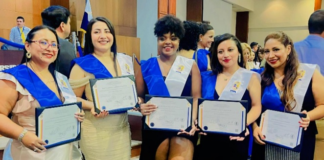 Desde las casas de Nueva York hasta las aulas de Ecuador, la escritora y psicóloga Noemí Illescas ha construido una historia de superación que inspira. Entre jornadas de limpieza y trayectos en tren, encontró tiempo para escribir y estudiar, enfrentando sacrificios personales en su camino hacia el éxito.