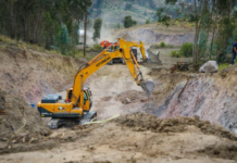 La tarde del martes 10 de diciembre, Hermel Tayupanda, representante de la prefectura de Chimborazo, supervisó los avances en la construcción de la nueva vía República 2, confirmando un progreso físico del 20% en la obra. 