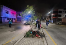 La noche del miércoles 11 de diciembre, un trágico accidente de tránsito tuvo lugar en las calles 9 de Octubre y Bolivia, en Riobamba, el siniestro dejó como saldo una víctima mortal, un adolescente de 17 años que conducía una motocicleta.