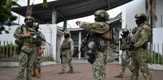 El conflicto armado interno ha dejado un saldo alarmante de desapariciones forzadas en Ecuador. Según denuncias presentadas ante la Fiscalía, al menos nueve personas, entre 11 y 35 años, han sido desaparecidas en manos de las fuerzas del orden en lo que va de 2024.