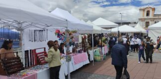 El sábado 30 de noviembre del 2024 a partir de las 09H00, el Gobierno Autónomo Descentralizado del Municipio de Riobamba, a través de la Dirección de Planificación del GADMR, organizó la Feria de Emprendimientos, con la participación de los emprendedores que forman parte del Proyecto “Emprende Riobamba” y ciudadanía en general.