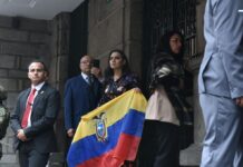 El gobierno ecuatoriano ha reafirmado su compromiso con el envío de la vicepresidenta Verónica Abad a Turquía, con el objetivo de cumplir con tareas diplomáticas asignadas por un decreto presidencial.