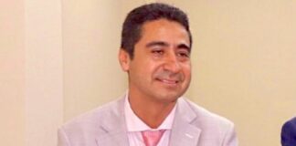 Eber Rigoberto Ponce Rosero, alcalde del cantón Arenillas, falleció este sábado 11 de enero de 2025 tras ser víctima de un ataque armado mientras conducía un vehículo municipal. El incidente ocurrió alrededor de las 16:30 en la ciudadela Miraflores.