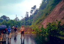 La mañana del miércoles 22 de enero, la carretera que conecta la Sierra Centro con el Oriente ecuatoriano fue cerrada parcialmente al paso vehicular debido a un deslizamiento de tierra a la altura de la parroquia 9 de Octubre.