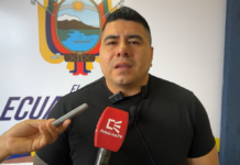 El gobernador de Pastaza, Rolando Ramos, confirmó este martes 21 de enero la emergencia en el eje vial E-30, que conecta la Amazonia con la Sierra, debido al inminente riesgo de desprendimiento de una roca de gran tamaño en el sector San Jorge.