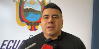 El gobernador de Pastaza, Rolando Ramos, confirmó este martes 21 de enero la emergencia en el eje vial E-30, que conecta la Amazonia con la Sierra, debido al inminente riesgo de desprendimiento de una roca de gran tamaño en el sector San Jorge.