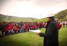 La Prefectura de Chimborazo, liderada por Hermel Tayupanda, presentó el pasado 24 de enero el proyecto de asfaltado de la vía Atapo – Palmira en la comunidad de Atapo El Carmen, cantón Guamote.
