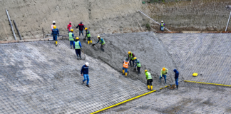 La Prefectura de Chimborazo, a través de su Dirección de Riego y la Coordinación de Fiscalización, ha iniciado este 29 de enero, la fundición de hormigón en las paredes y el piso del tanque de reservorio en la comunidad Chingazo Bajo, ubicada en el cantón Guano.