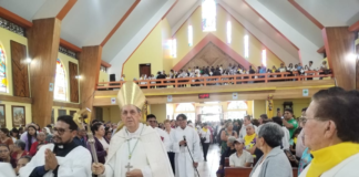 Mons. Rafael Cob García, obispo vicario apostólico de Puyo, presidió este domingo la ceremonia de apertura de las puertas de la Catedral, dando inicio al Año Jubilar 2025 bajo el lema “Peregrinos de esperanza”.