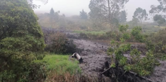 Las intensas lluvias que desde hace días azotan la provincia de Tungurahua, han dejado un rastro de estragos y dolor en varias localidades, el 9 de enero Ambato despertó bajo un torrencial aguacero que transformó la avenida Bolivariana