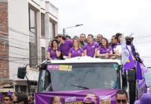 El candidato a la reelección de la Presidencia de la República, Daniel Noboa, acompañado de la riobambeña Mishell Mancheno, candidata a la Asamblea Nacional por la provincia de Chimborazo, recorrieron Riobamba este 17 de enero del 2025, en una caravana multitudinaria.