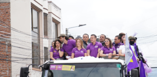 El candidato a la reelección de la Presidencia de la República, Daniel Noboa, acompañado de la riobambeña Mishell Mancheno, candidata a la Asamblea Nacional por la provincia de Chimborazo, recorrieron Riobamba este 17 de enero del 2025, en una caravana multitudinaria.