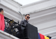 El juez Joaquín Viteri emitió el auto de admisión el 15 de enero de 2025. El magistrado analizó la denuncia electoral presentada en contra de Noboa el 13 de enero por Luis Cueva, abogado de Geovanni Atarihuana, director nacional de Unidad Popular.