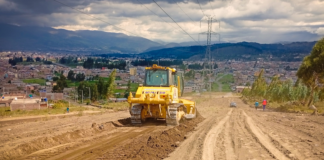 El pasado 20 de enero de 2025, la Prefectura de Chimborazo, liderada por prefecto Hermel Tayupanda, dio inicio al mantenimiento de vías en los barrios periféricos de Riobamba.