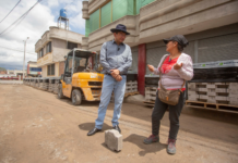El Municipio de Riobamba entregó este 21 de enero, 12.766 adoquines al barrio 24 de Mayo. Este proyecto forma parte de un plan integral de adoquinado en sectores periféricos y que por años no han conseguido una dignificación de sus accesos.
