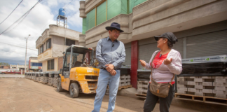 El Municipio de Riobamba entregó este 21 de enero, 12.766 adoquines al barrio 24 de Mayo. Este proyecto forma parte de un plan integral de adoquinado en sectores periféricos y que por años no han conseguido una dignificación de sus accesos.