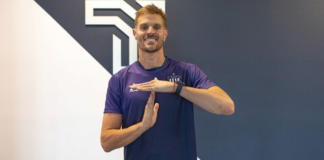El arquero Javier Burrai, una de las figuras del Barcelona SC en los últimos años, inicia un nuevo capítulo en su carrera profesional. Este viernes, Talleres de Córdoba oficializó su fichaje, marcando el regreso del guardameta de 34 años al fútbol argentino.