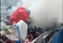 El Cuerpo de Bomberos respondió rápidamente a un incendio en un contenedor de basura ubicado en la intersección de las calles Loja y Tungurahua, en el Barrio Obrero