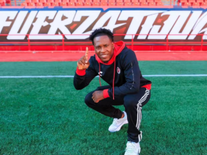 El debut de Johan Julio en la Liga MX no fue perfecto, pero bastó para que su nombre comenzara a resonar en el fútbol mexicano.