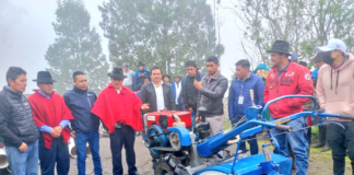 En la parroquia Tixán, perteneciente al cantón Alausí, los productores locales han recibido un importante impulso para su desarrollo agropecuario gracias a la entrega de maquinaria agrícola por parte del Ministerio de Agricultura y Ganadería (MAG).