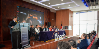 La Universidad Nacional de Chimborazo (Unach) y su Comité Central Único de Trabajadores firmaron el cuarto contrato colectivo de trabajo este 13 de enero. Este acuerdo laboral refleja el esfuerzo continuo por mejorar las condiciones de trabajo y el bienestar del personal.