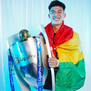 Liga Deportiva Universitaria de Quito anunció oficialmente la continuidad de Gabriel Villamil, el mediocampista boliviano que fue fundamental en la conquista del bicampeonato de la LigaPro 2024.