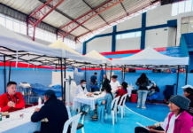 En el Coliseo Municipal de Chambo se realizó el miércoles 15 de enero la feria “Resolvemos en territorio” que brindó información y servicios a la ciudadanía de las diferentes carteras de estado