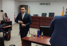 En el Complejo Judicial Norte, Sebastián Barreiro Abad, hijo de la vicepresidenta Verónica Abad, debía ser juzgado por el presunto delito de oferta para realizar tráfico de influencias. Sin embargo, la audiencia se declaró fallida.