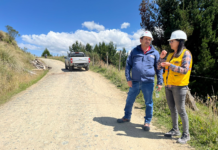 La Prefectura de Chimborazo a través de la Coordinación de Fiscalización, realizó un recorrido para inspeccionar el avance del estudio y diseño definitivo de un proyecto vial que abarcará 24 kilómetros, conectando la parroquia Cebadas, en Guamote, con la vía Charicando, en Alausí.