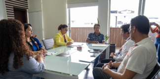 El alcalde de Pastaza, Germán Flores Meza, acompañado de la directora del Departamento de Seguridad Ciudadana, Shirley Mayorga, sostuvo una reunión clave este 15 de enero, con técnicos del ECU 911