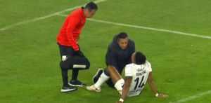 La Noche Blanca no estuvo exenta de malas noticias. José 'Choclo' Quintero, uno de los referentes del equipo, sufrió una lesión durante el amistoso contra Alianza Lima y tuvo que abandonar el campo de juego, encendiendo las alarmas.