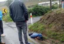 El viernes 3 de enero, en horas de la mañana, fue encontrado el cuerpo sin vida de un hombre de aproximadamente 45 años en la Panamericana E35, a la altura de la entrada a Hacienda Chica, cerca de la parroquia Tixán, en Chimborazo.