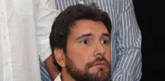 El Banco Interamericano de Desarrollo (BID) sancionó a Jan Topic, excandidato presidencial; a su padre, Tomislav Topic; y a tres empresas de su grupo, Cable Andino S.A. Corpandino, Telconet S.A. y Megadatos S.A., por haber participado en "prácticas de corrupción".