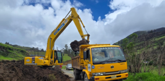 El pasado jueves 9 de enero de 2025, la Prefectura de Chimborazo, a través de su Dirección de Obras Públicas, llevó a cabo una inspección técnica a los trabajos de mejoramiento vial en la parroquia Cañi, ubicada en el cantón Colta. 