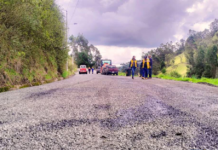El pasado viernes 10 de enero de 2025, la Prefectura de Chimborazo, liderada por el prefecto Hermel Tayupanda, realizó un recorrido de fiscalización para evaluar el avance del mantenimiento de la vía Mancheno - San Guisel.