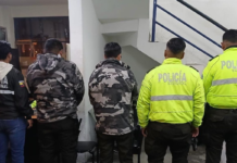 Un cabo segundo de la Policía Nacional, identificado como Jefferson T., fue aprehendido y enfrenta cargos por presunto tráfico ilícito de sustancias sujetas a fiscalización en alta escala.