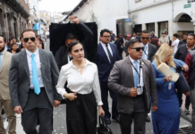 La vicepresidenta Verónica Abad solicitó este 7 de febrero, al presidente Daniel Noboa, mediante una carta, abrir una mesa de diálogo en la que participen autoridades de la iglesia y representantes internacionales para "reconocer y superar sus diferencias".