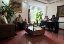 Henry Herrera, Comandante Subzonal de Policía de Bolívar realizó una visita protocolaria este 6 de febrero, al Alcalde del cantón San Miguel, Vinicio Coloma, con el objetivo de abordar temas de seguridad y cooperación entre las instituciones.