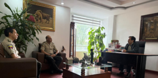 Henry Herrera, Comandante Subzonal de Policía de Bolívar realizó una visita protocolaria este 6 de febrero, al Alcalde del cantón San Miguel, Vinicio Coloma, con el objetivo de abordar temas de seguridad y cooperación entre las instituciones.