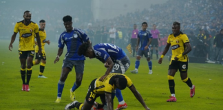 El evento de presentación oficial del plantel de Emelec para la temporada 2025, fue suspendido este 11 de febrero, luego de que un petardo explotara cerca del área de Barcelona SC, afectando al arquero José Contreras.