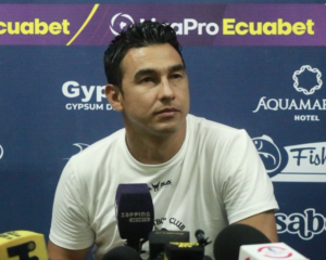 La primera fecha de la LigaPro 2025 comenzó con polémica luego del ajustado triunfo de Barcelona SC sobre Manta FC por 3-2 en condición de visitante. El equipo guayaquileño consiguió la victoria con un gol de Octavio Rivero en el minuto 98.