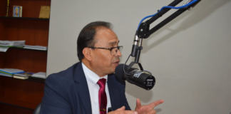 El rector reelecto de la Universidad Estatal de Bolívar (UEB), Arturo Rojas, se pronunció sobre varios temas clave para el futuro de la institución, destacando la importancia del proceso de acreditación, los avances en comunicación y los convenios internacionales.