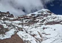 El Chimborazo, más blanco que nunca, se ha convertido en el epicentro de una fiebre turística que moviliza a miles de personas.