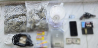 OPERATIVO. La Policía Nacional del Ecuador, a través de la Dirección Nacional de Investigación Antidrogas, llevó a cabo una serie de operativos en varias provincias del país, entre ellas Chimborazo. La operación, desarrollada durante el día 26 de febrero desde las primeras horas de la mañana hasta el atardecer, tuvo el objetivo de frenar el creciente problema del tráfico de drogas.