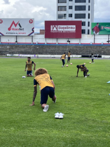 LIGAPRO.- El miércoles 26 de febrero, Mushuc Runa S.C entrenó en el estadio Fernando Guerrero Guerrero pensando en su próximo partido frente al Deportivo Cuenca. La plantilla trabajó enfocada en fortalecer su rendimiento físico y mejorar la finalización de los ataques. LIGAPRO.- El miércoles 26 de febrero, Mushuc Runa S.C entrenó en el estadio Fernando Guerrero Guerrero pensando en su próximo partido frente al Deportivo Cuenca. La plantilla trabajó enfocada en fortalecer su rendimiento físico y mejorar la finalización de los ataques.