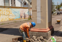 El Municipio de Riobamba continúa avanzando con la obra de reasfaltado de 6.5 kilómetros de vías en el sector de Bellavista. Actualmente, se están llevando a cabo trabajos de nivelación de pozos, una tarea esencial para proceder con la colocación de la nueva carpeta asfáltica.