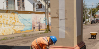 El Municipio de Riobamba continúa avanzando con la obra de reasfaltado de 6.5 kilómetros de vías en el sector de Bellavista. Actualmente, se están llevando a cabo trabajos de nivelación de pozos, una tarea esencial para proceder con la colocación de la nueva carpeta asfáltica.