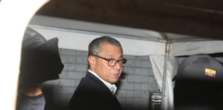 Un tribunal de la Corte Provincial del Guayas rechazó la apelación presentada por el exvicepresidente Jorge Glas, luego de que la jueza del Guayas Marcela Ortega inadmitiera su acción de protección contra el presidente de la República, Daniel Noboa, y la ministra de Relaciones Exteriores, Gabriela Sommerfeld.